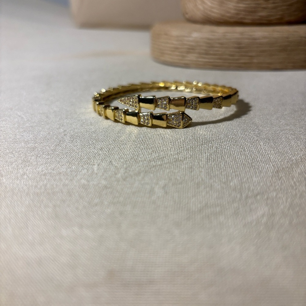 Elegant Gold and Silver Women's Bracelet